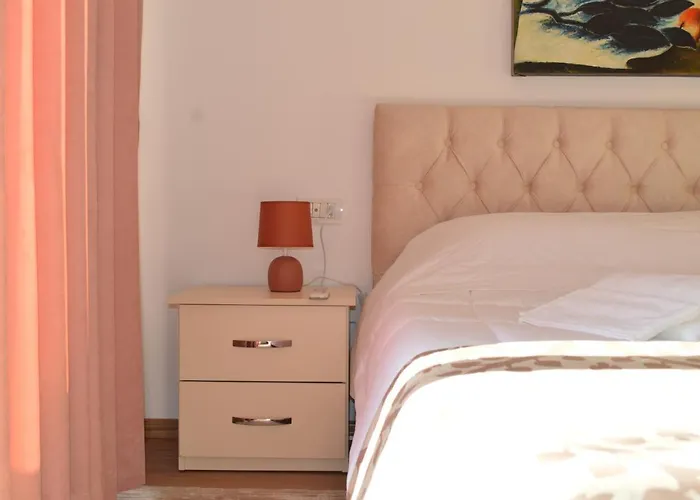 Rh Center Apartment *