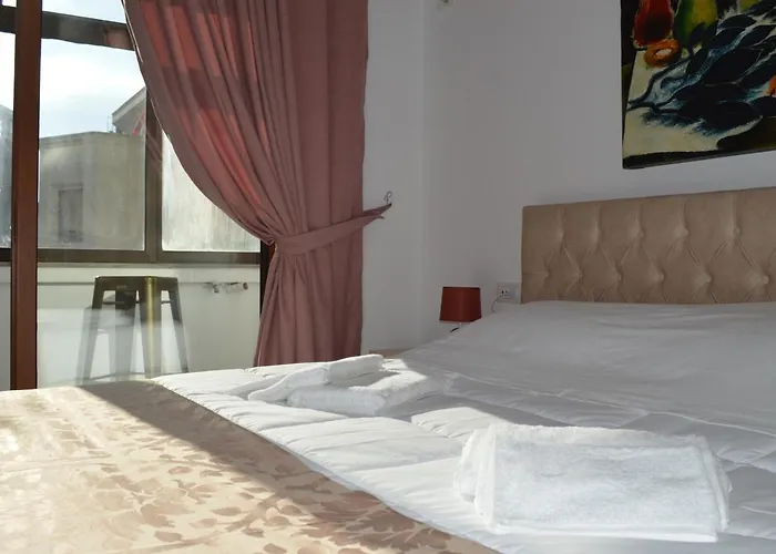 Rh Center ティラナ